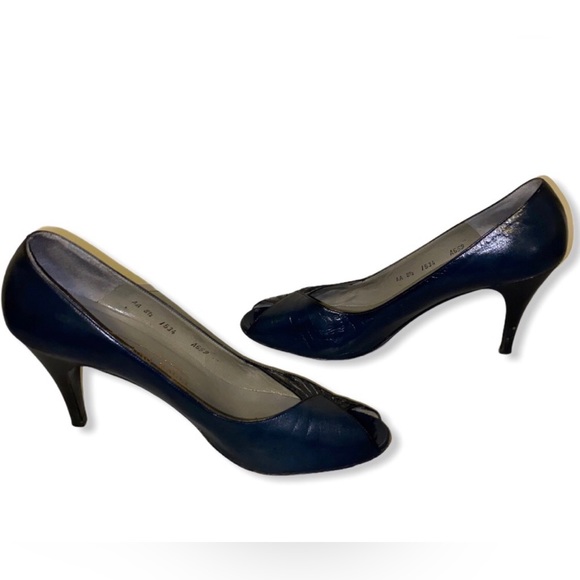 Bruno Magli Navy Blue Vintage Peep Toe Heels Made in Italy 8.5 AA Narrow - Picture 8 of 8